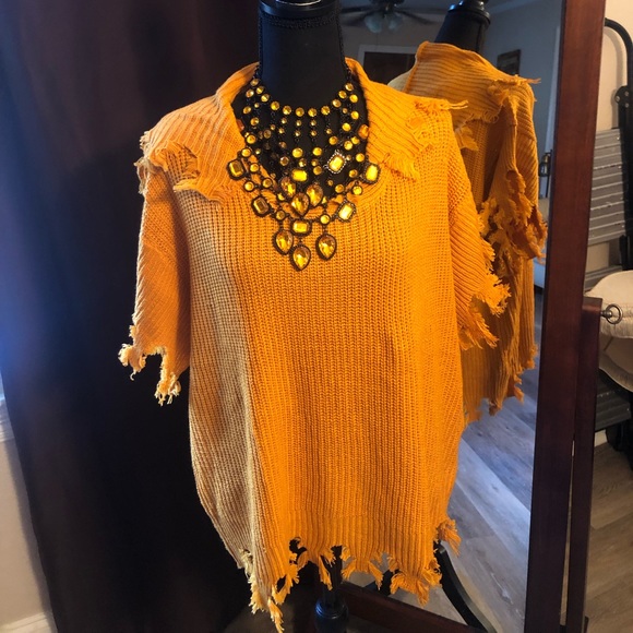 Necklace included 💥 NWOT 💥 Stylish ripped sweater 💥 - Picture 2 of 5